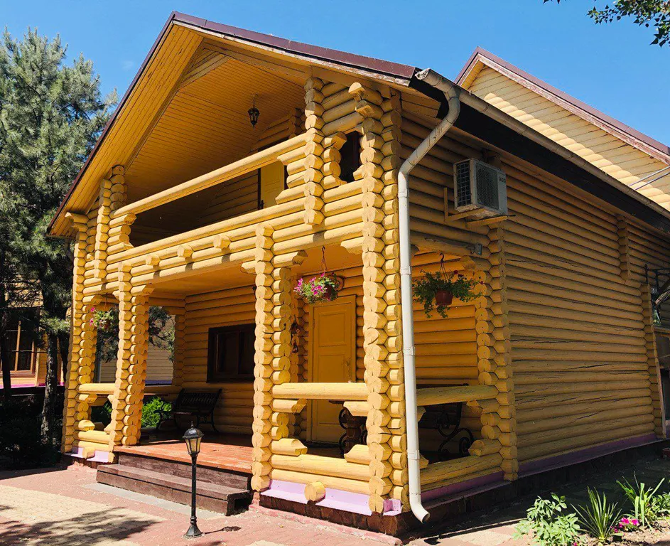 Дом с баней и бассейном