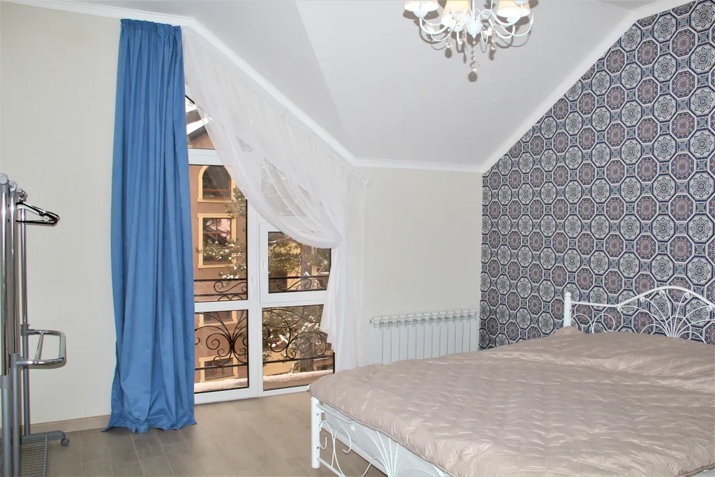 Просторная уютная квартира в сосновом бору с видом на горы — аренда посуточно в Эльбрус