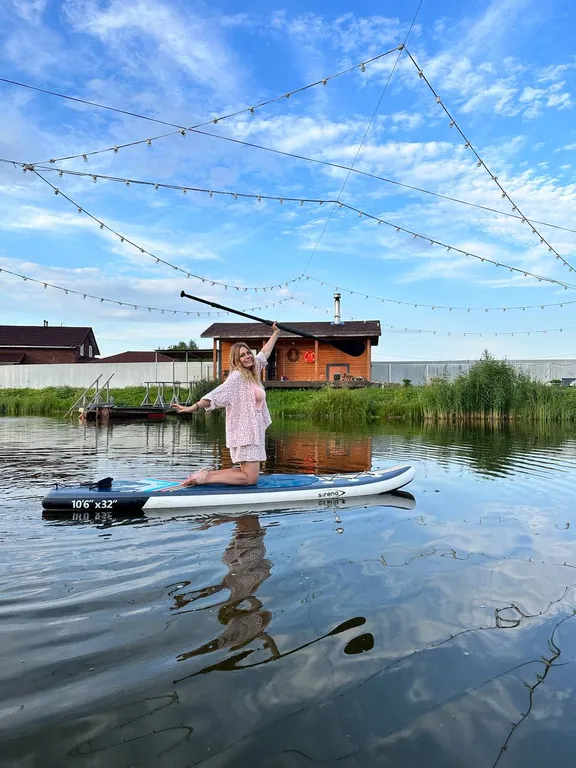 Дом с панорамными окнами на берегу озера на 6 чел с баней на територии