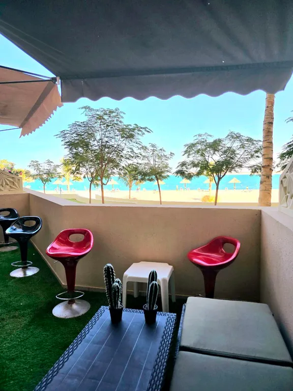 Апартаменты с частным пляжем и видом на море на острове Марджан