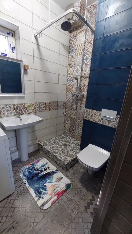 Барнхаус в лесу с голубой гостиной