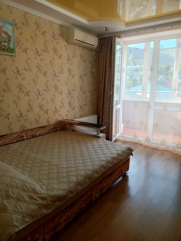 Уютная квартира находится возле можевеловой роще, вид на море и горы