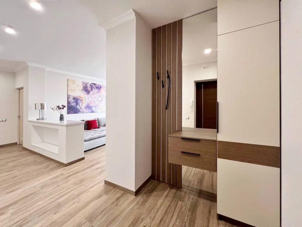 Стильный двухкомнатный люкс с видом на Кафедральный собор