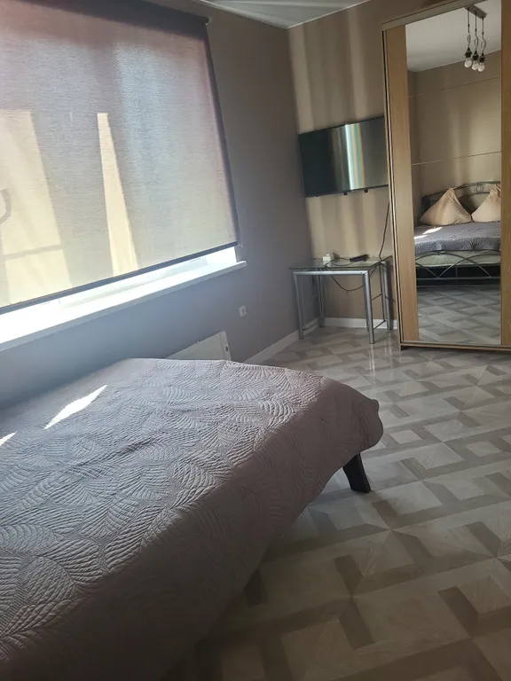 Дом с камином, зоной барбекю, батутом