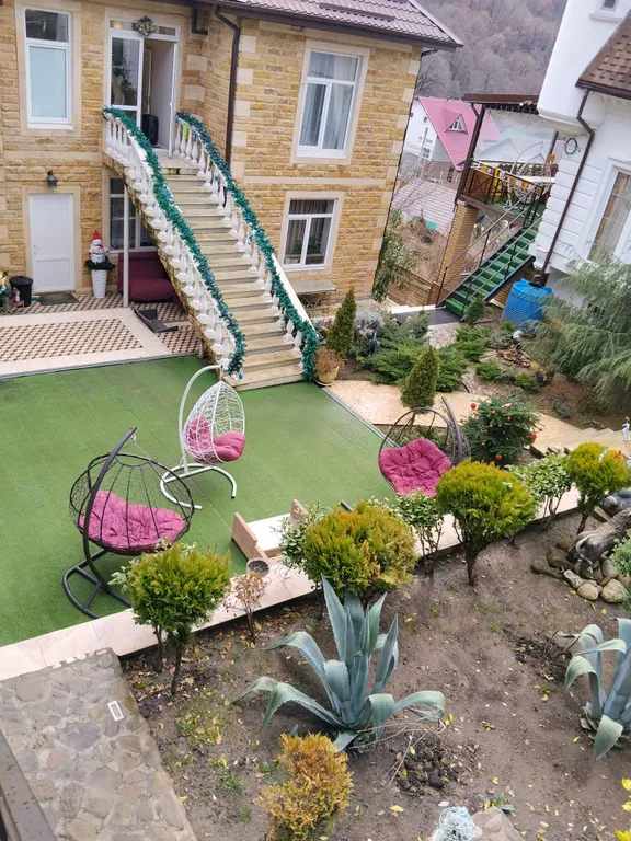 Дом замок с видом на море и горы