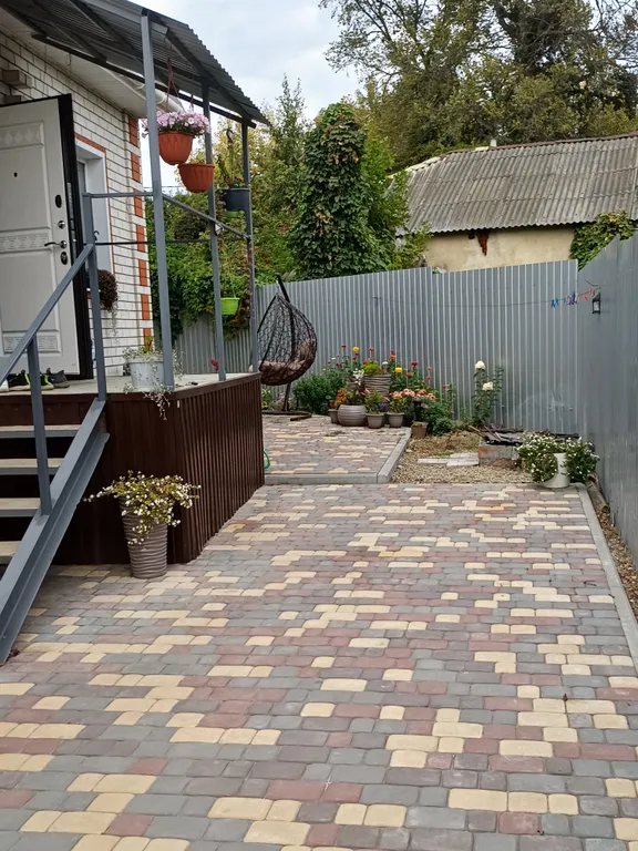 Уютный двухэтажный дом в центре города ( 1 этаж)