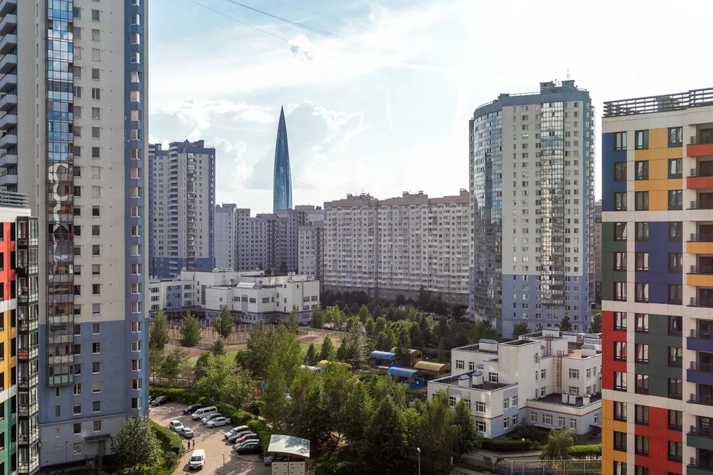 Студия Легенда Яхтенной с видом на Лахта-центр