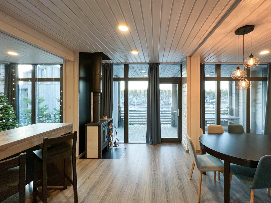 Коттедж Стильный двухэтажный дом на озере — Стеклянный