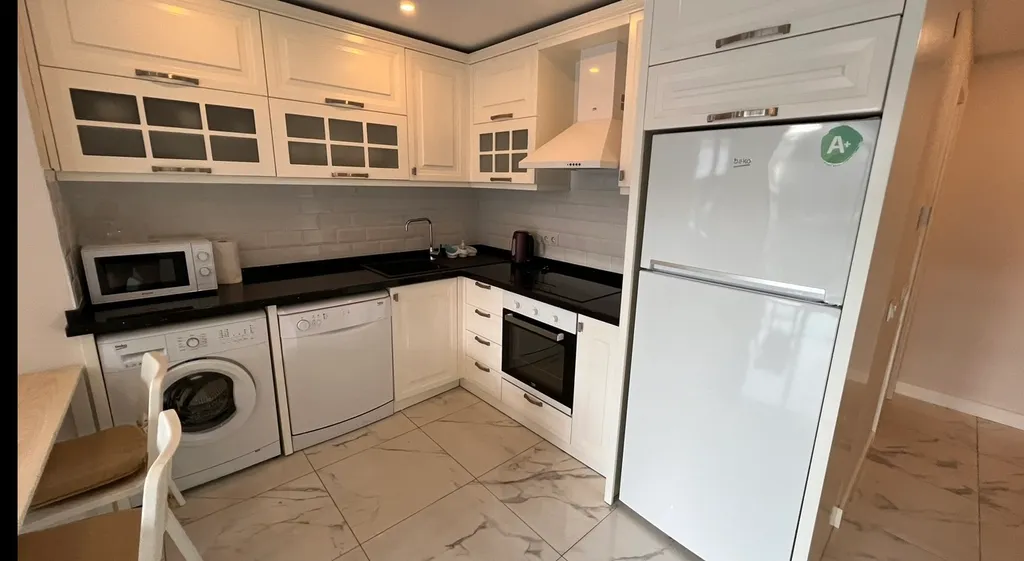 Alanya centre Kleopatra beach 100m to the sea