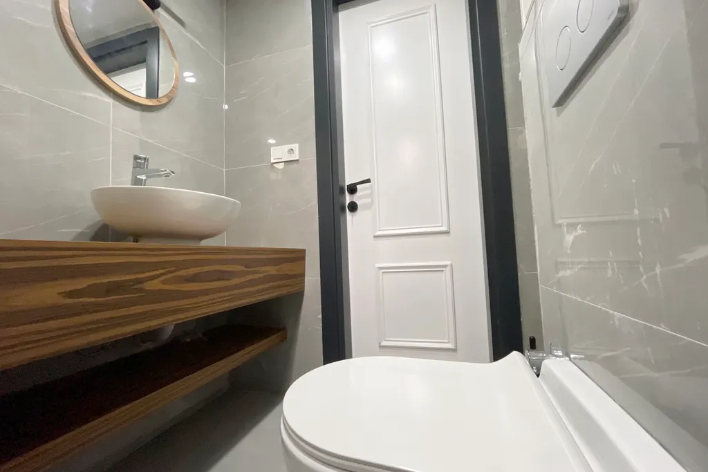 Balcony 2br and 2bath apt 8 min to metro