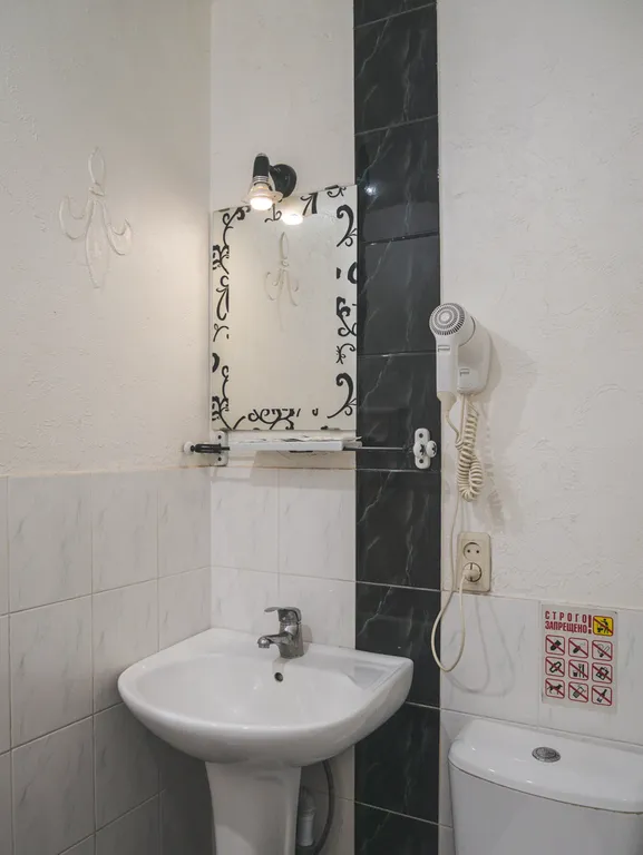 Комната с одной двуспальной кроватью в коттедже