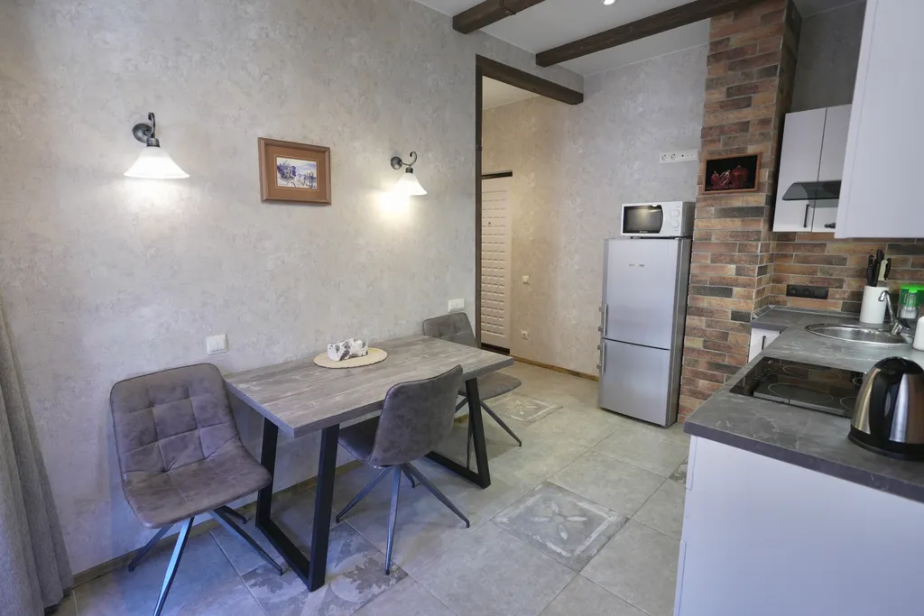 Стильный апартамент с выделенной спальней в центре