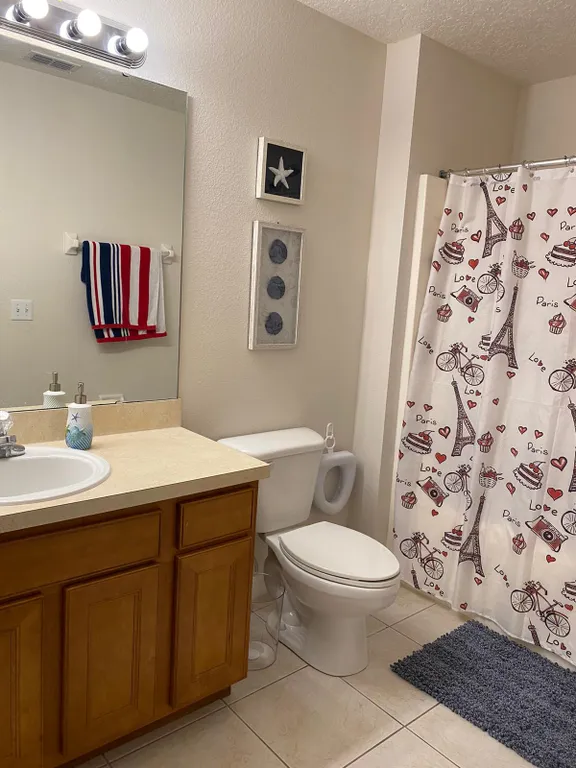 Уютный большой дом с бассейном недалеко от Диснейлэнда