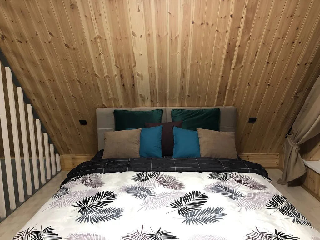 Уютный домик в окружении леса и горячих источников