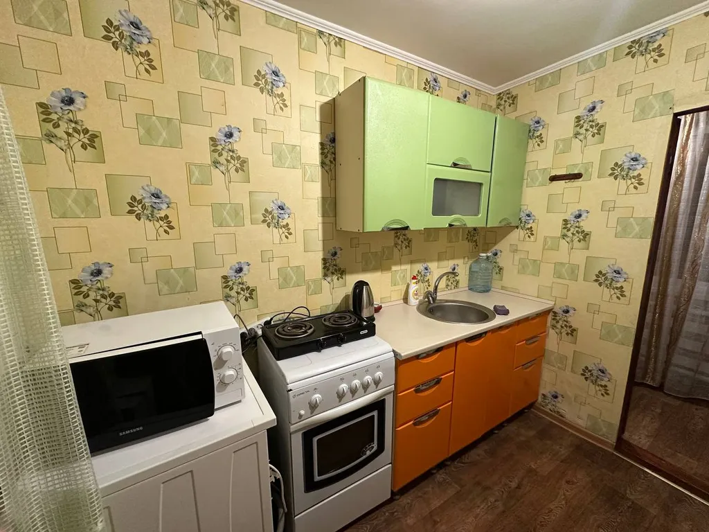 Небольшой гостевой дом со встроенной кухней на берегу моря