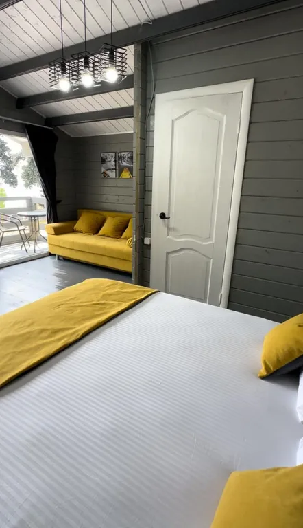 Дом с панорамными окнами с видом на море