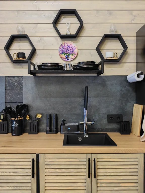 Уютный домик у леса с чаном