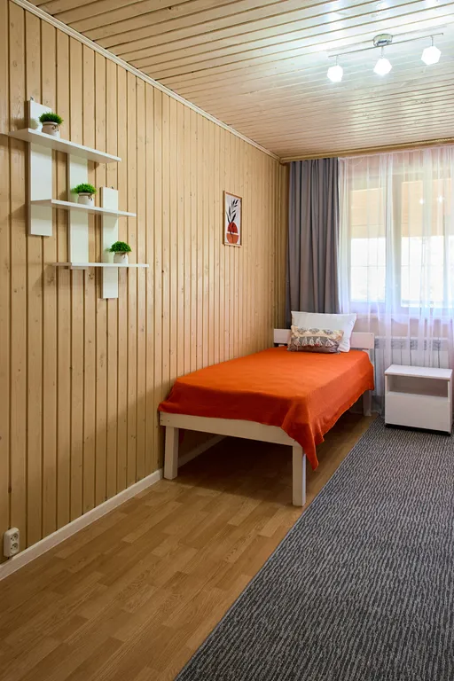 Дом с видом на монастырь