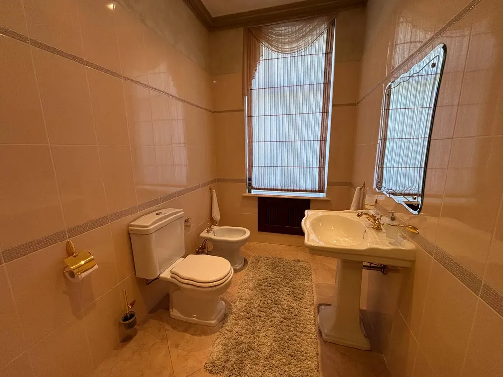 Двухэтажный коттедж с видом на парк в центре Минска