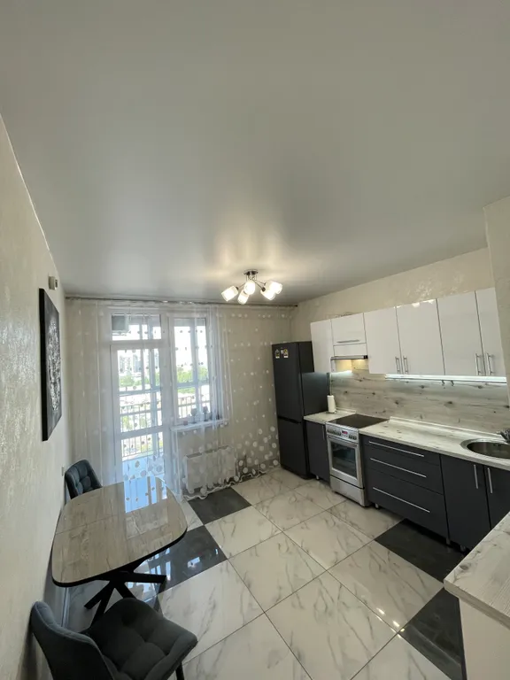 Квартира Отличная квартира в самом центре микрорайона Взлетка — Красноярск