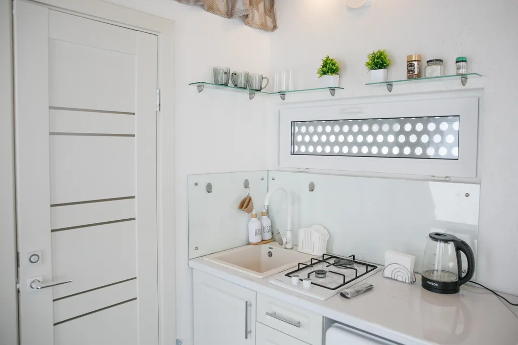 Глэмпинг на берегу с панорамными окнами