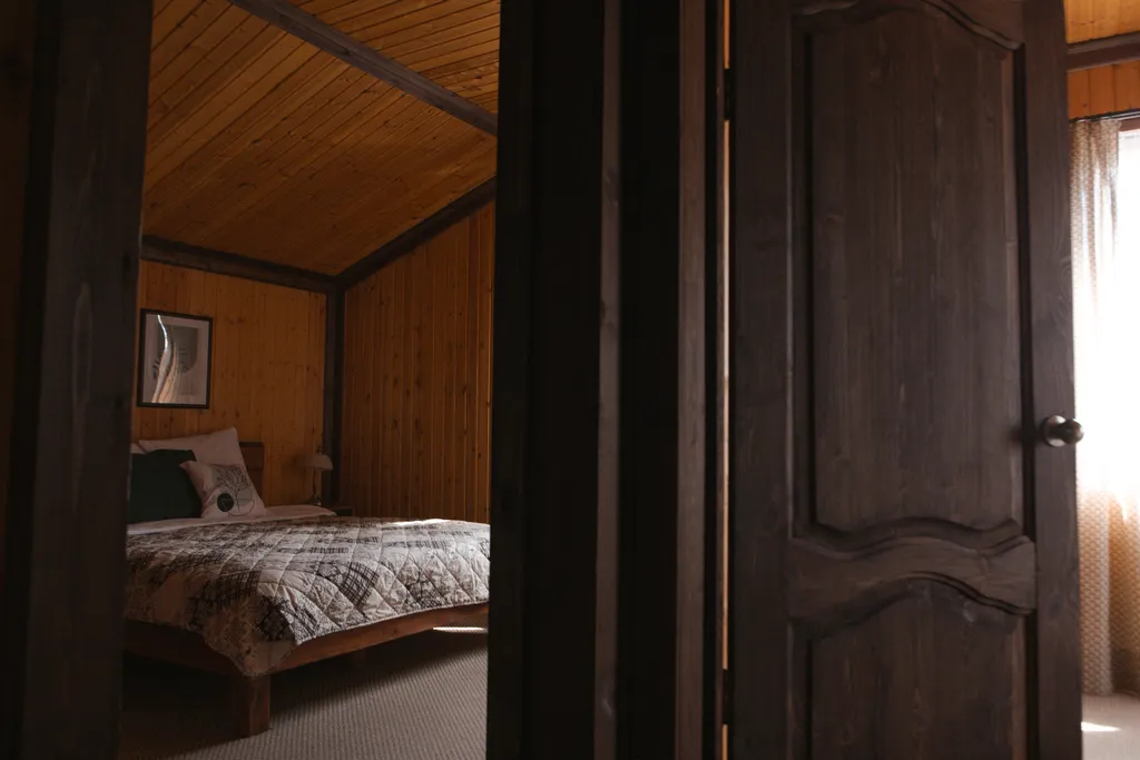 Двухэтажный дом для отдыха на природе с баней