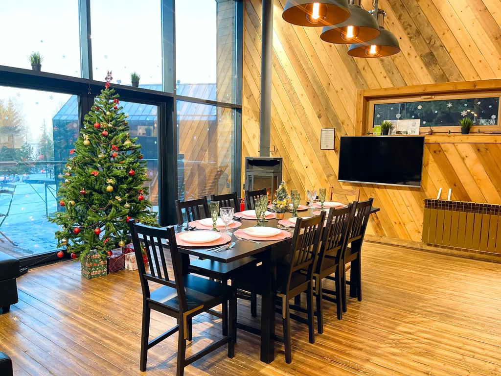 Большой загородный дом