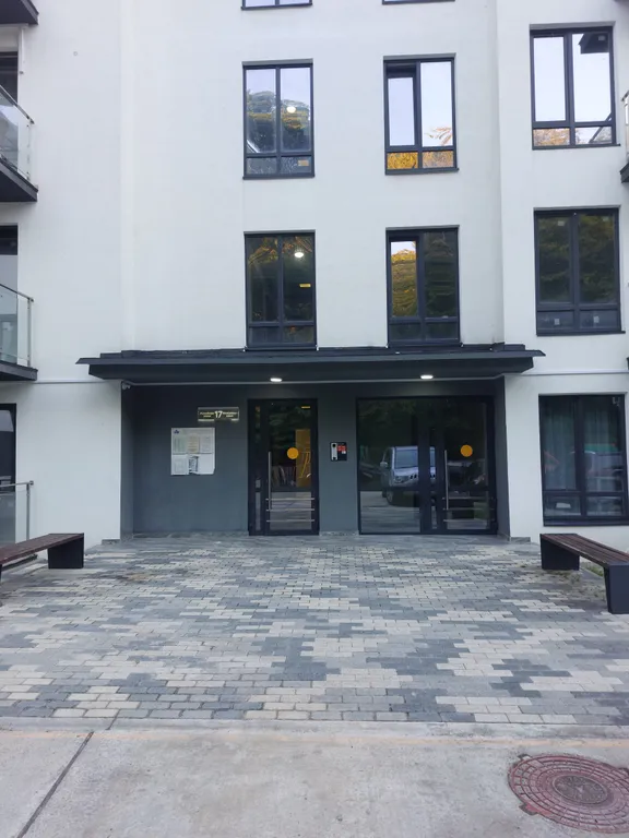 Апартаменты с бассейном недалеко от моря