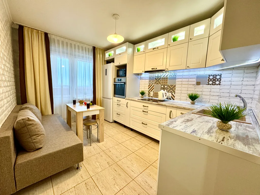 Красивая, уютная квартира в новом доме рядом с ТЦ "Космопорт"