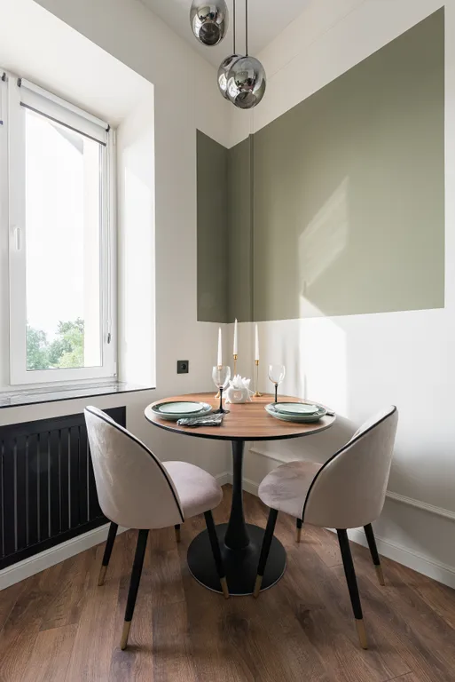 Сталинка после ремонта с видом на главный проспект и закаты