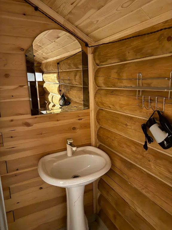 Уютный домик недалеко от горы