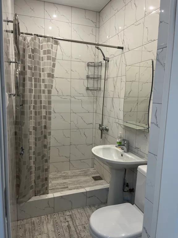 Уютные комнаты в современном хайтеке