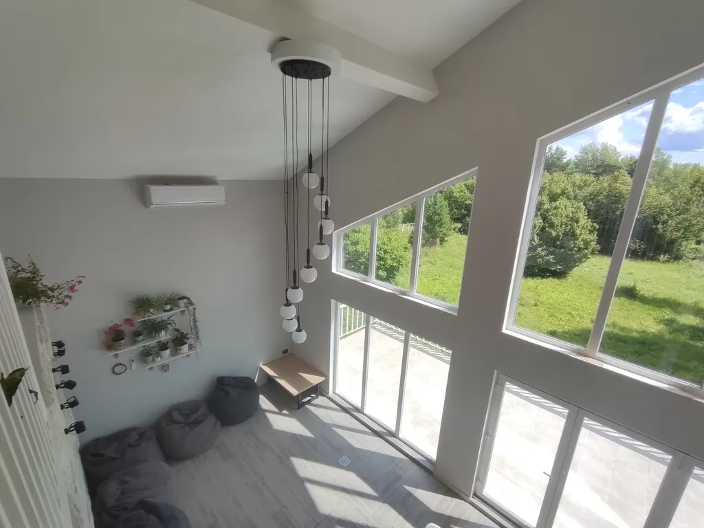 Современный дом с панорамными окнами и сауной