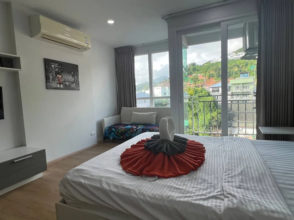 Ката, студия после ремонта с красивым видом на горы, 5 этаж