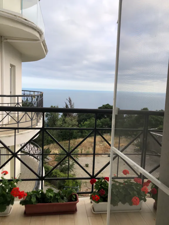 Квартира с видом на море и горы