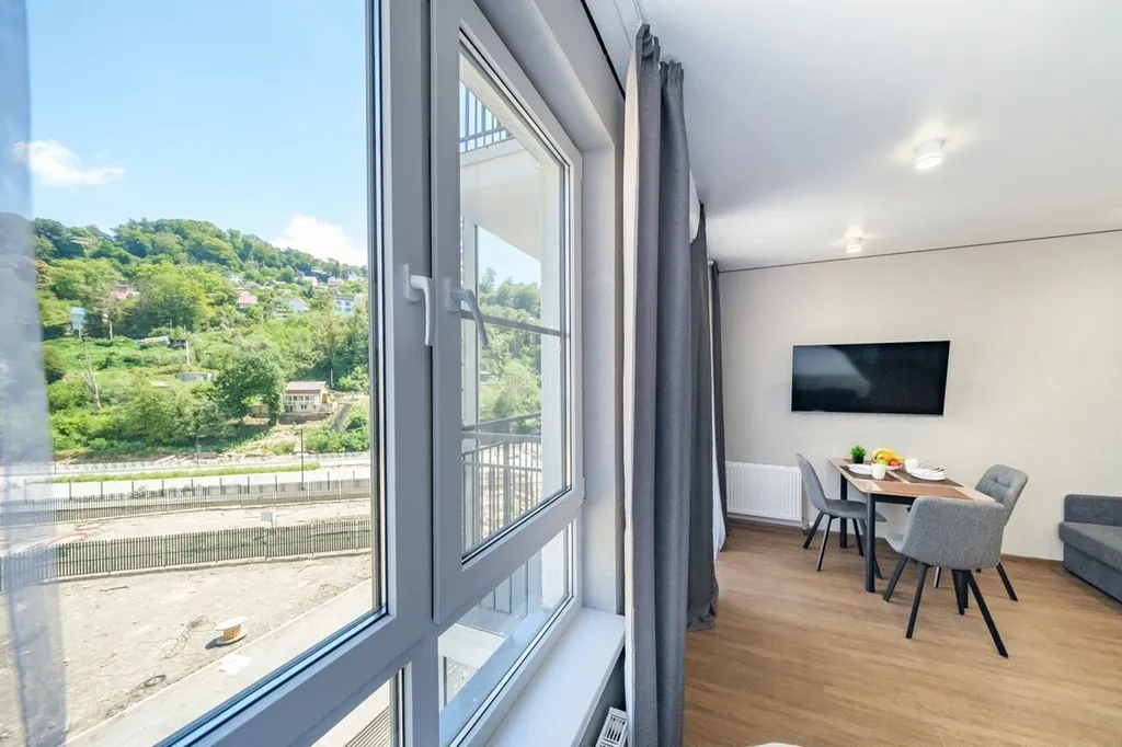 Стильная новая студия с видом на лес