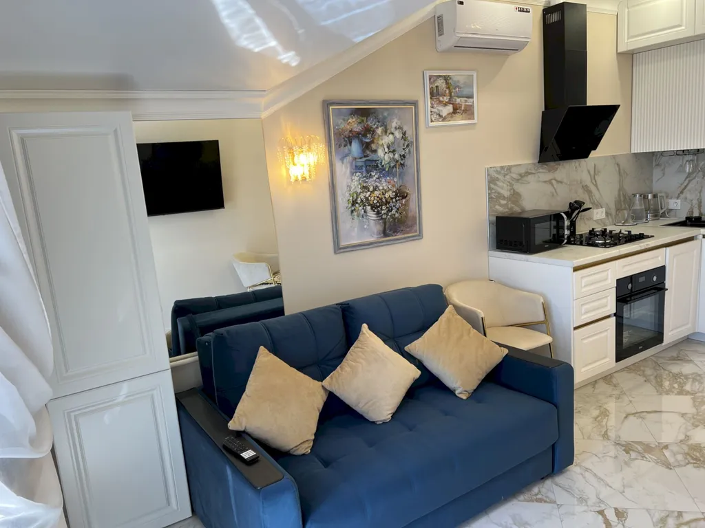 Квартира с балконом и видом на открытое море, Толстый мыс