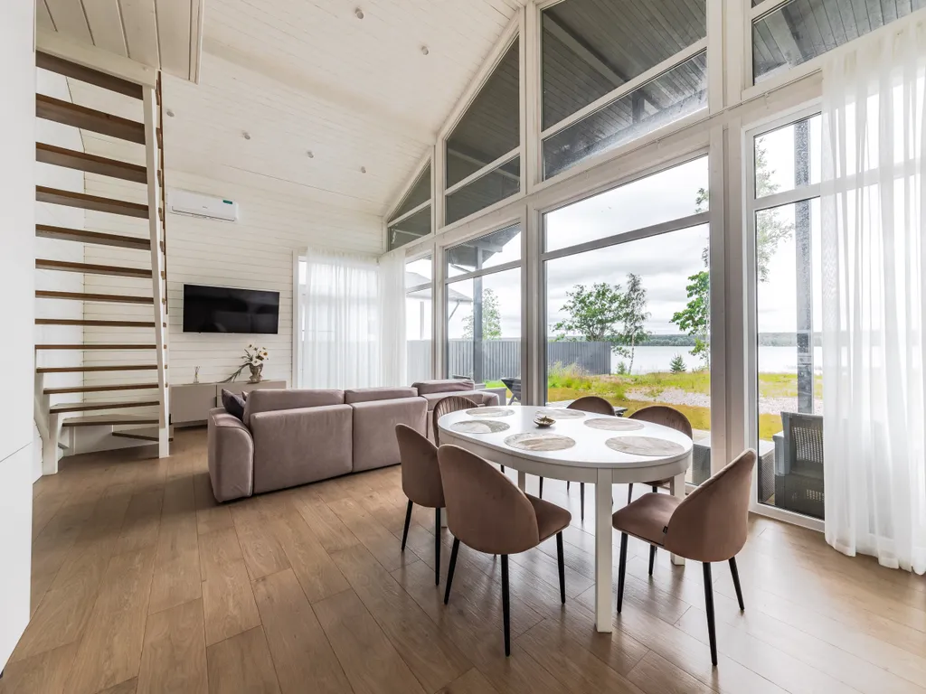 Дом с видом на озеро