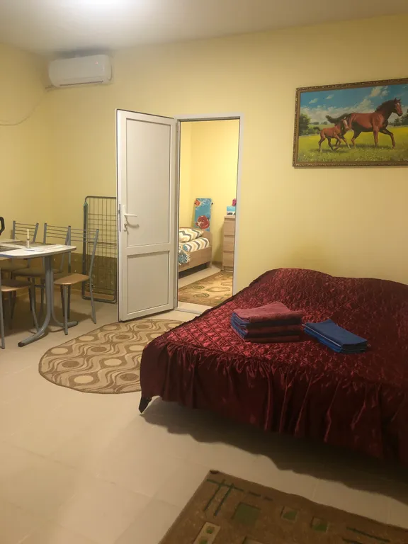 Двухкомнатная квартира со своей ванной комнатой и кухней — аренда посуточно в Голубицкая