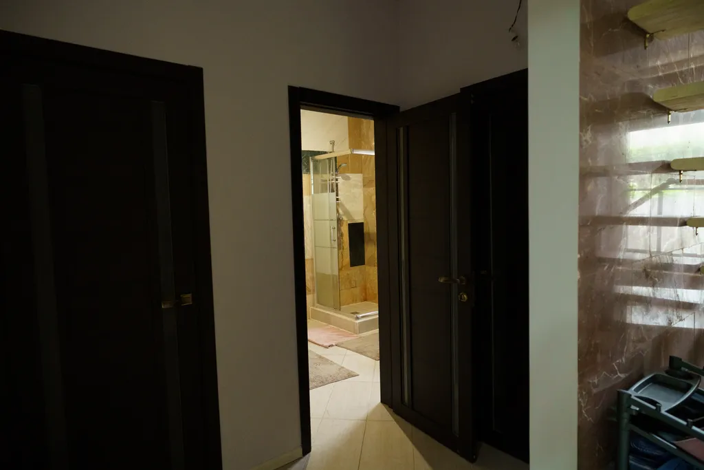 Загородный дом-шале "Pinebrook", аренда, у реки Дон. Сезонный бассейн.