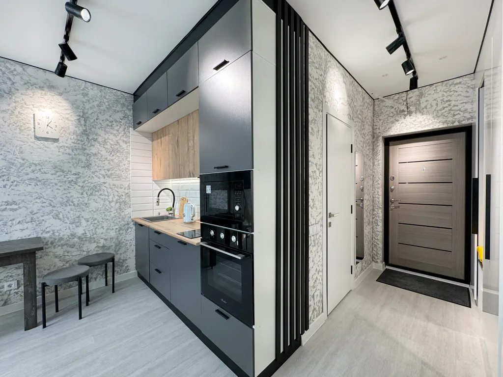 Светлая студия с панорамной лоджией