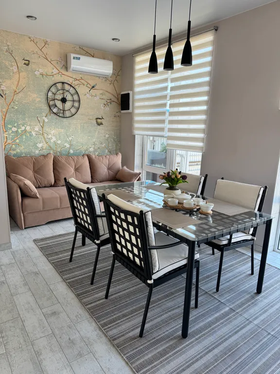 Дом с отдельным въездом и двором