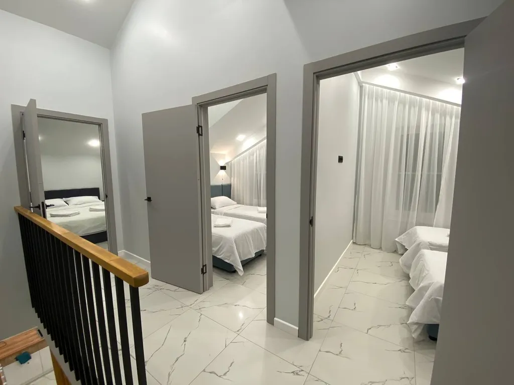 Коттедж Современный большой дом дуплекс с баней — Новоселье