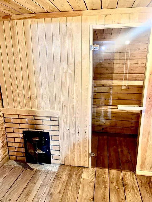 Благоустроенный просторный коттедж с видом на горы для большой компани