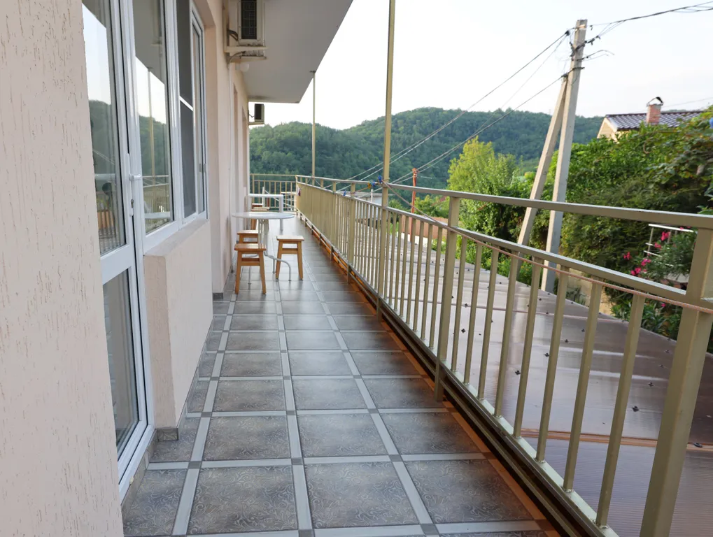 Квартира Трехместный номер с доп. местом с балконом и видом на горы — Лазаревское