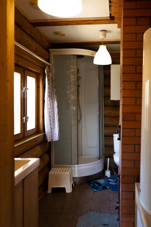 Классный домик прямо на берегу озера Селигер