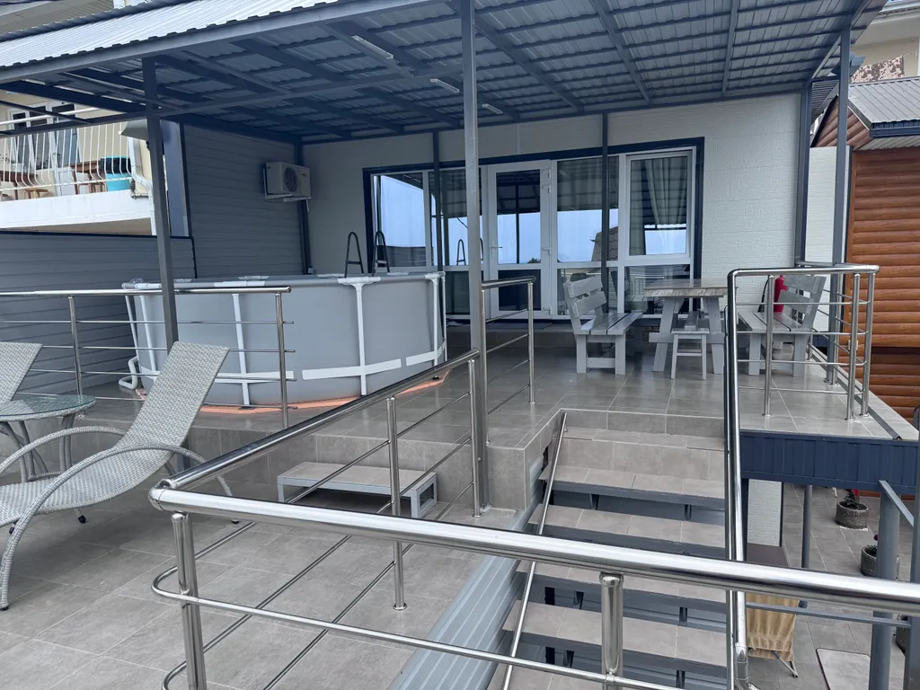 Коттедж с видом на море, со своей террасой и подогреваемым бассейном