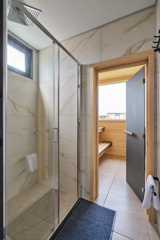 Коттедж Домик у реки в окружении сосен с камином, сауной и чаном — Семеновское