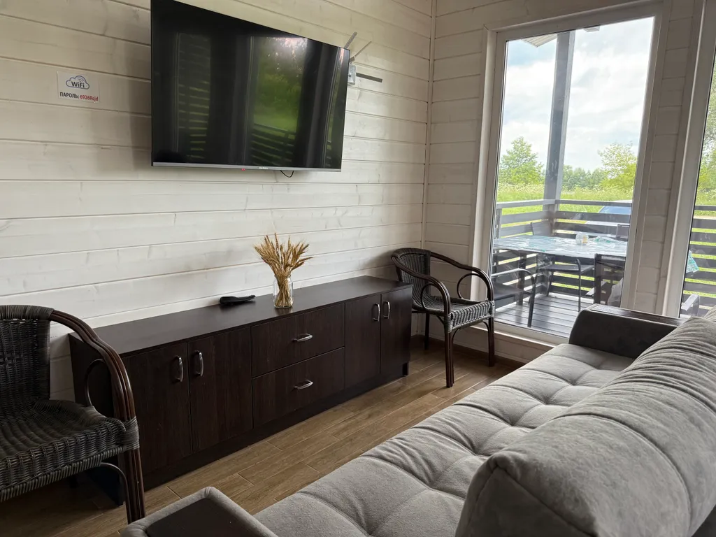 Дом с банным чаном на берегу реки Вожа