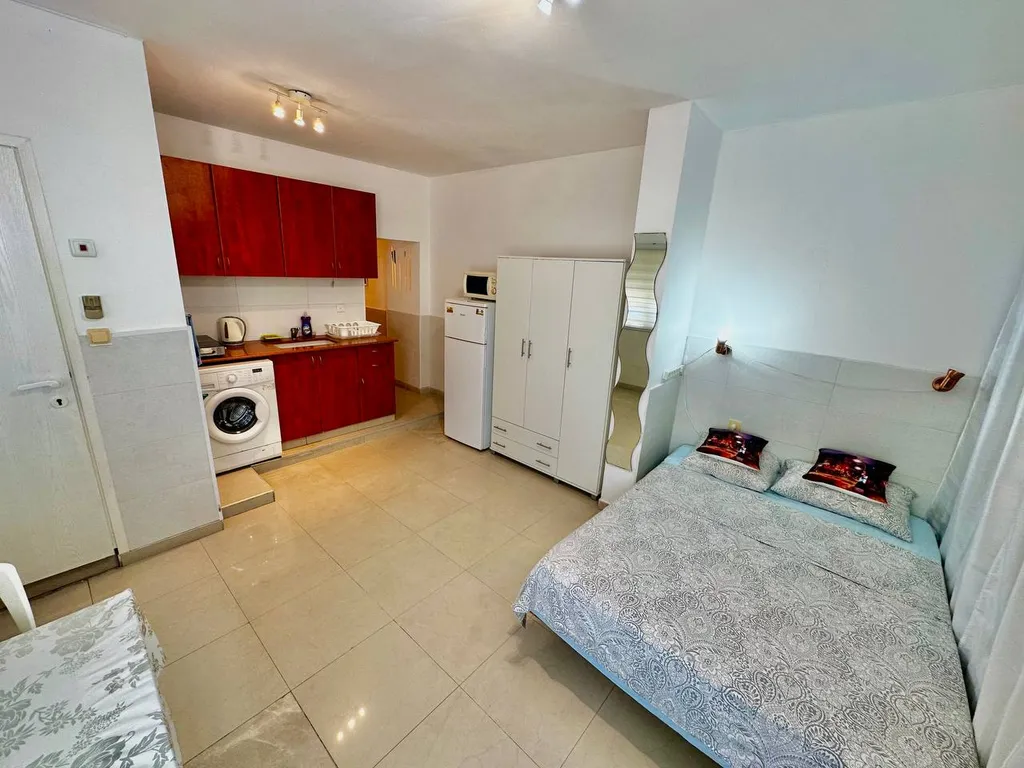 Новая эксклюзивная студия у моря в доме с лифтом